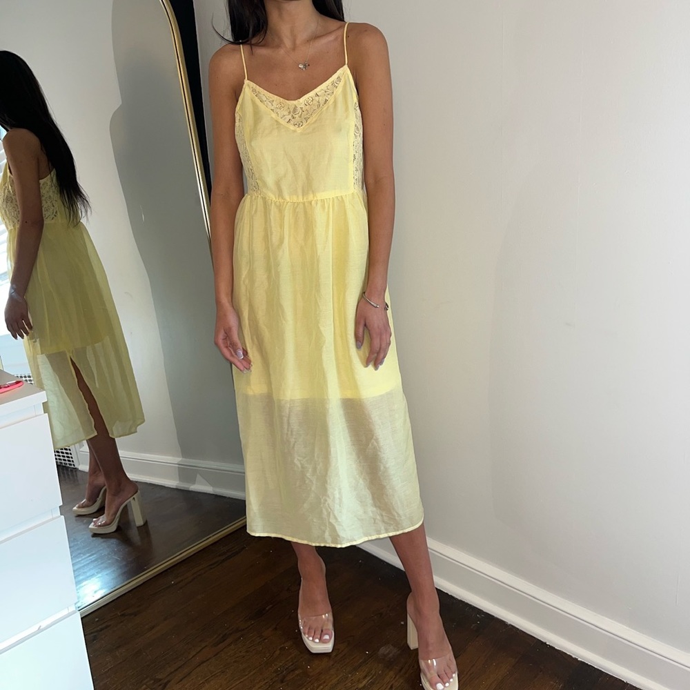 Yellow midi dress never worn, model is size 0 dress is size 8